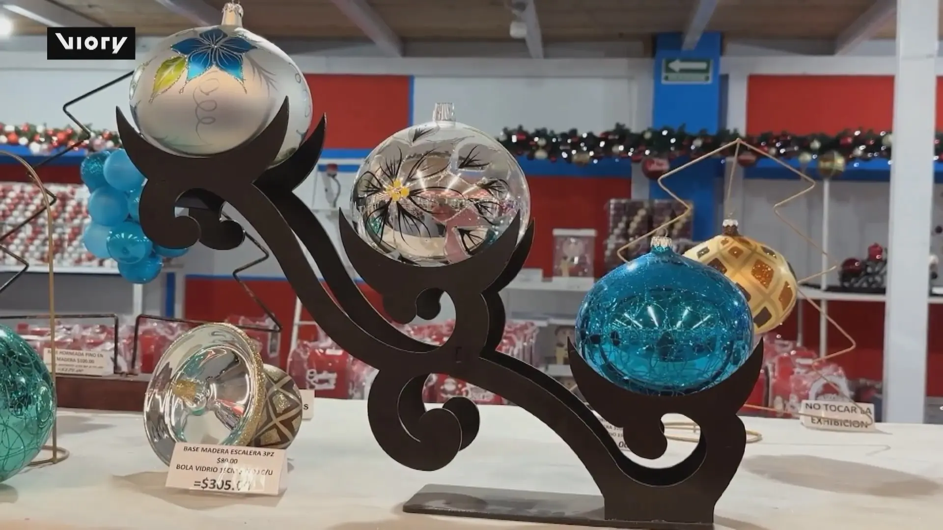 Nghệ nhân Mexico chế tác đồ trang trí Giáng Sinh thủ công